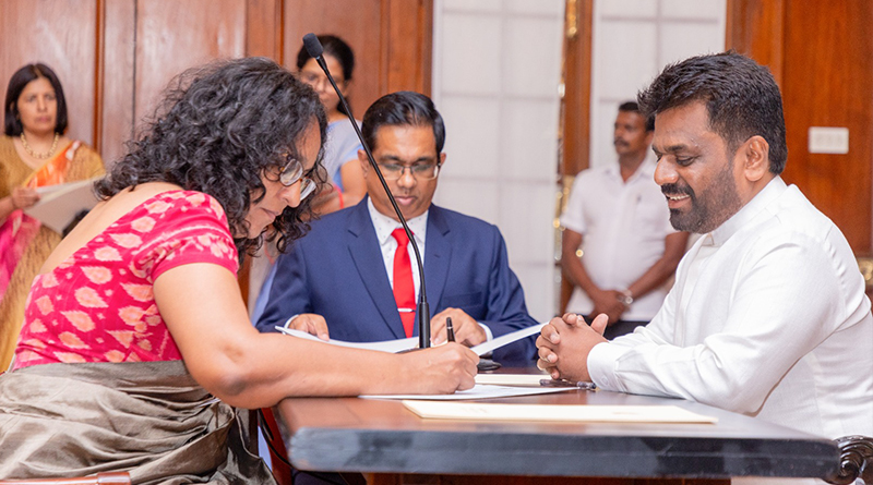 ශක්තිමත්, කාර්යක්ෂ්ම, ජනතා කේන්ද්‍රිය රාජ්‍ය සේවයක් ඇතිකිරිම  රජයේ අරමුණයි