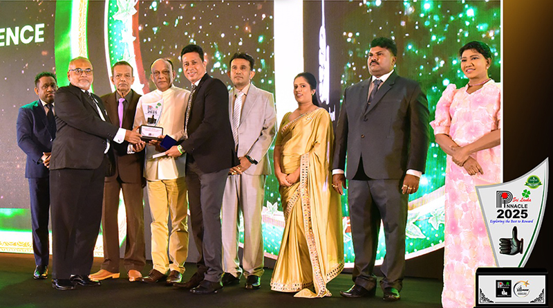 ෆැෂන් බග් ඇඟළුම් අලෙවි සේවා විශිෂ්ඨත්වයට සම්මානයක්